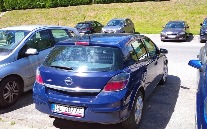 Opel Astra cena 17500 przebieg: 184000, rok produkcji 2011 z Gdańsk małe 67